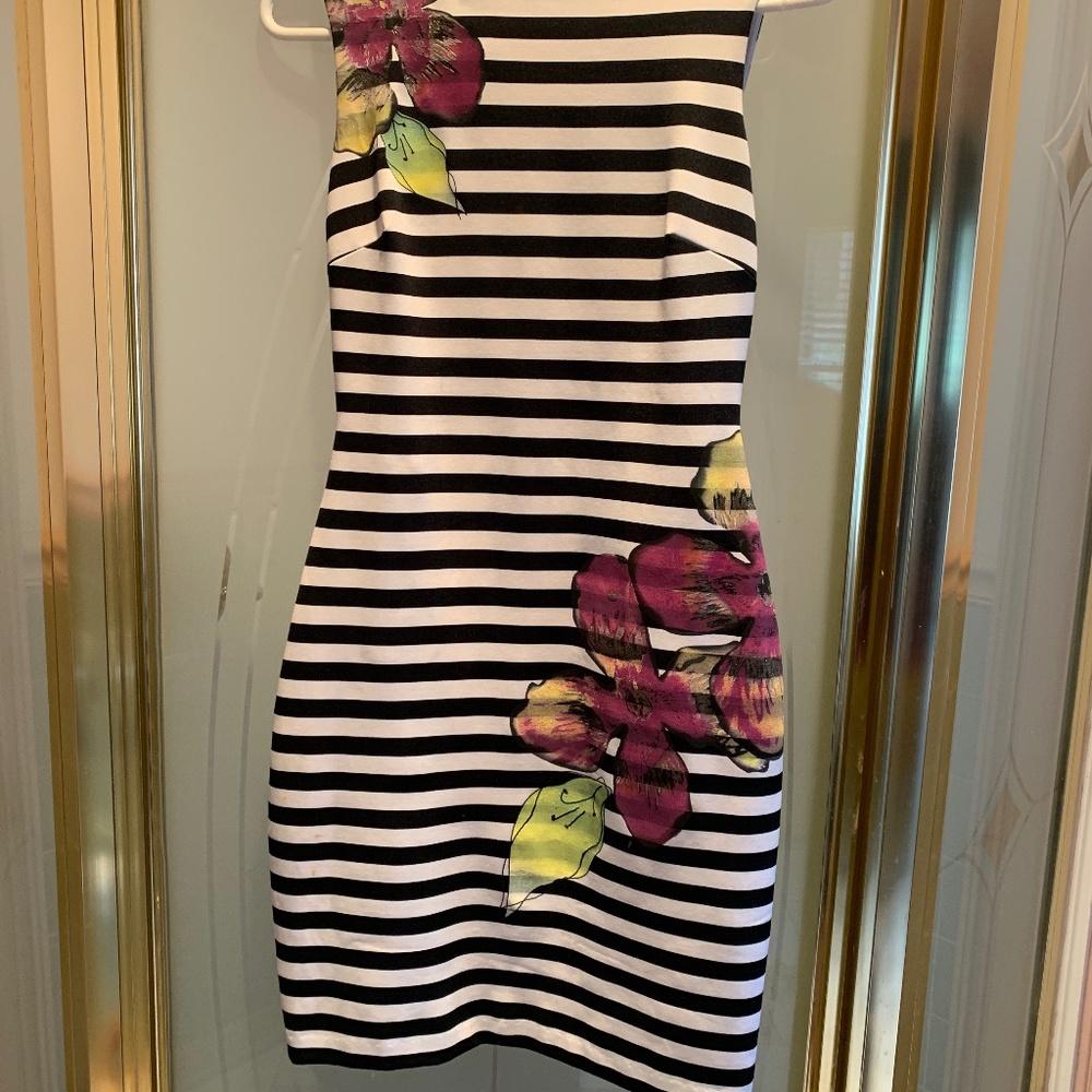 CACHE DRESS SLEEVELESS HORIZONTAL BLACK/WHITE STRIPE W/FLORAL SPLASH SIZE 4
